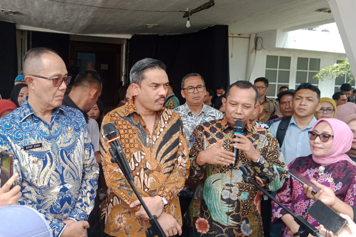 Anggota DPR RI Fraksi Partai Demokrat, Iman Adinugraha, bersama Menteri UMKM RI, Maman Abdurrahman, Menteri PPPA Arifah Fauzi, dan Wali Kota Sukabumi Ayep Zaki.
