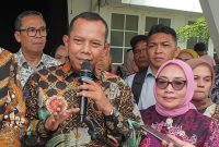 
Anggota DPR RI Fraksi Partai Demokrat, Iman Adinugraha saat diwawancarai awak media, pada Kamis (9/10).
