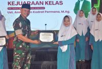 Letkol Inf. Agung Ariwibowo saat mengunjungi pondok pesantren Modern Assalam Sukabumi, belum lama ini. 
