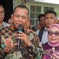 
Anggota DPR RI Fraksi Partai Demokrat, Iman Adinugraha saat diwawancarai awak media, pada Kamis (9/10).
