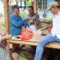 Anggota DPR RI dari Fraksi Partai Demokrat, Iman Adinugraha, disambut hangat warga yang terdampak bencana alam angin puting beliung di Desa Cibodas, pada Sabtu (18/10).