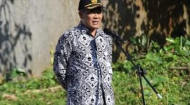 Rumah Sakit Umum Daerah (RSUD) R. Syamsudin, SH dr. Yanyan Rusyandi saat mempimpin apel pagi belum lama ini. 

