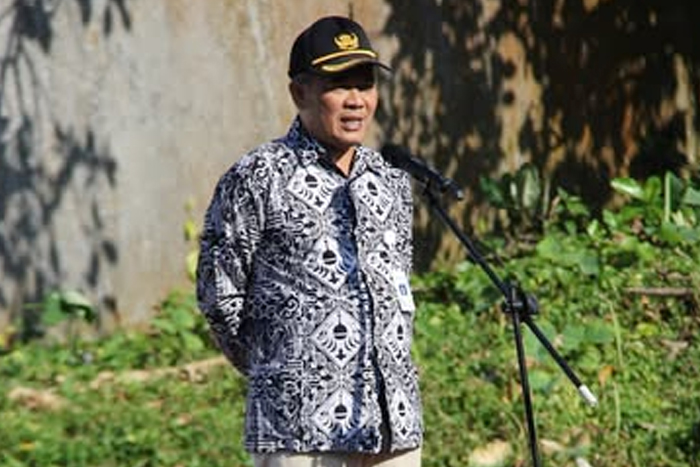 Rumah Sakit Umum Daerah (RSUD) R. Syamsudin, SH dr. Yanyan Rusyandi saat mempimpin apel pagi belum lama ini. 
