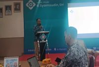 Direktur Utama RSUD R. Syamsudin, SH, Yanyan Rusyandi, saat memberikan pemaparan dalam kegiatan Sosialisasikan Standar Layanan dan Kegawatdaruratan, Kamis (30/10/2025). 