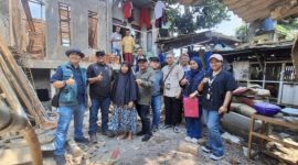 Tim DPUTR saat melakukan Monev realisasi rutilahu di salah satu Kecamatan di Kota Sukabumi. Foto: Istimewa.