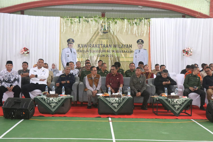 Bupati Sukabumi Asep Japar saat menghadiri kegiatan Sinergitas Kewilayahan Tahun 2025 yang digelar di GOR Surade, Selasa (25/11/2025)