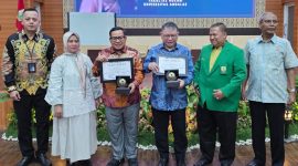 Foto bersama seusai PT Jamkrindo anggota holding IFG memberikan literasi publik tentang industri penjaminan dan kontribusinya terhadap perekonomian nasional, di Fakultas Hukum Universitas Andalas, Padang, Sumatera Barat.