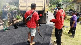 UPTD PU Wilayah Jampangkulon perbiki ruas jalan Simpangkaret–Pasir Malang yang lama rusak.
