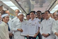 Wali Kota Sukabumi Ayep Zaki dampingi Gubernur Jabar meninjau jalur KA dan mendukung kerja sama pengembangan konektivitas serta kereta wisata.