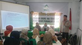 Suasana seminar bertema Peran Orang Tua Terhadap Pencegahan Pergaulan Bebas yang digelar Yayasan Nur Hayatul Islam Gunungpuyuh, Kota Sukabumi, Minggu (16/11).
