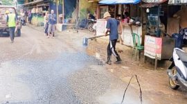 Dinas PU Kabupaten Sukabumi saat monitoring pekerjaan pemeliharaan Jalan Pajagan–Cikiray.
