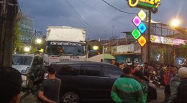 TKP kecelakaan beruntun yang terjadi di Jalan Ahmad Yani, Kecamatan Cikole, Kota Sukabumi, pada Selasa (4/11) sore. Foto: Istimewa.
