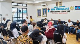 Anggota DPR RI dari Fraksi Partai Demokrat, Iman Adinugraha, saat melakukan pertemuan dengan para guru, kepala sekolah, dan Ketua PGRI Cabang Palabuhanratu. (Foto/ Iman Adinugraha).