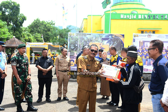 Dinas PU Kabupaten Sukabumi peringati hari bakti PU dengan menggelar aksi sosial.