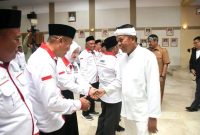 Gubernur Jawa Barat, H. Dedi Mulyadi, menghadiri pelantikan pengurus DPC APDESI Merah Putih Kabupaten Sukabumi periode 2025-2030 resmi dilantik di Aula Setda Kabupaten Sukabumi, pada Senin (1/12). Foto: Istimewa.