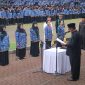 Bupati Sukabumi, H. Asep Japar, melantik 8.164 tenaga honorer di Kabupaten Sukabumi yang kini resmi menyandang status PPPK Paruh Waktu, di Lapang Cangehgar, Palabuhanratu, pada Kamis (4/12). Foto: Istimewa.
