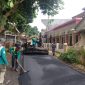 Kondisi ruas Jalan Sinagar–Wangun di Kecamatan Nagrak, Kabupaten Sukabumi, saat tengah diperbaiki, pada Selasa (9/12). Foto: Istimewa.