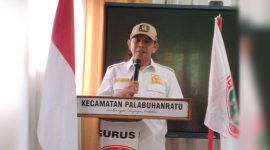 Anggota DPR RI Fraksi Partai Demokrat, Iman Adinugraha memberikan arahan dalam momentum konferensi PGRI Cabang Palabuhanratu.
