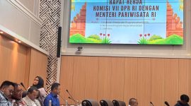 Anggota DPRI dari Fraksi Partai Demokrat, H Iman Adinugraha saat rapat kerja bersama Kementerian Pariwisata.
