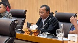 Anggota Komisi VII DPR RI dari Fraksi Partai Demokrat, Iman Adinugraha saat rapat kerja bersama Kemenperin RI.