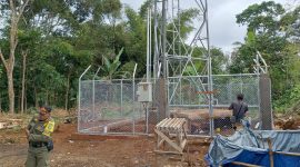 Bangunan tower telekomunikasi milik perusahaan XL di Kampung Ciseupan RT 04/04, Kelurahan Karang Tengah, Kecamatan Gunungpuyuh, Kota Sukabumi, yang kini terancam disegel karena tidak mengantongi izin PBG. Foto: Boy.