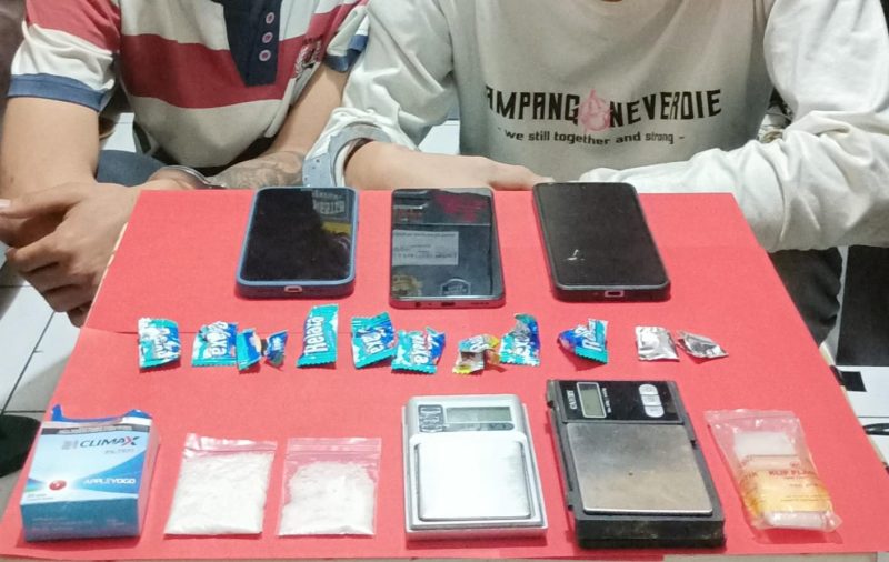 Sejumlah barang bukti yang berhasil diungkap Satnarkoba Polres Sukabumi Kota belum lama ini. Foto: Istimewa.