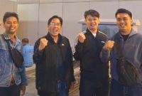 Tangkapan layar tiga pemuda asal Sukabumi yang yang didampingi oleh perwakilan P3MI kini telah tiba di Kuwait untuk memulai karier profesional mereka. Foto: Istimewa