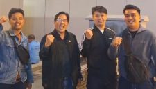 Tangkapan layar tiga pemuda asal Sukabumi yang yang didampingi oleh perwakilan P3MI kini telah tiba di Kuwait untuk memulai karier profesional mereka. Foto: Istimewa