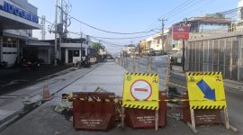Proyek rehabilitasi Jalan Gudang di Kecamatan Cikole, Kota Sukabumi, saat ini progres pekerjaannya dilaporkan telah mencapai 51 persen. Foto: Boy