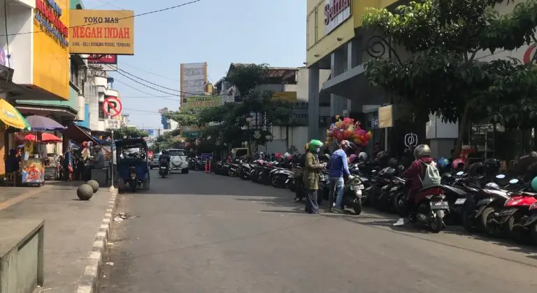 Lokasi parkir di ruas Jalan Jendral Ahmad Yani, Kecamatan Cikole, Kota Sukabumi. Foto: Boy