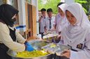 Pelaksanaan program MBG prasmanan di salah satu SMA di Kota Sukabumi, belum lama ini. Foto: Istimewa