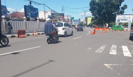 Zebra cross yang sudah memudar didepan Mapolres Sukabumi Kota. Foto: Boy