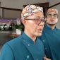 Wali Kota Sukabumi, H. Ayep Zaki, didampingi Wakil Wali Kota, Bobby Maulana, saat diwawancarai awak media, pada Sabtu (18/4). Foto: Boy