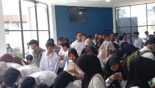 Ribuan pencaker antusias mengikuti kegiatan Job Fair yang digelar di Kampus Politeknik Sukabumi, Jalan Babakan Sirna, Kelurahan Benteng, Kecamatan Warudoyong, Sabtu (25/4). Foto: Boy