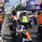 Petugas menggembok ban motor yang terparkir sembarangan di Jalan Ahmad Yani, Kota Sukabumi, pada beberapa waktu lalu. Foto: Dok. Dishub