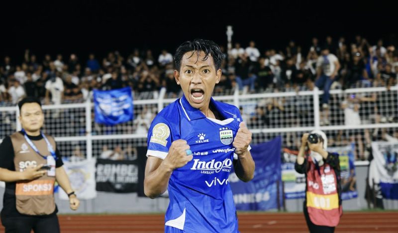 Selebrasi permain Persib, Beckham Putra usai mencetak gol saat melawan Bhayangkara FC di Stadion Sumpah Pemuda, Bandar Lampung, Kamis (30/4). Foto: Dok. Persib