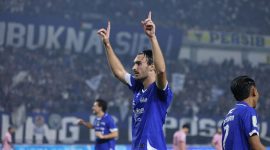 Selebrasi striker Persib Bandung, Andrew Jung, saat menghadapi Persik Kediri di Stadion Gelora Bandung lautan Api (GBLA), pada Senin (9/3). Foto: Dok. Persib