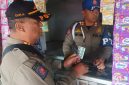 Petugas Satpol PP Kota Sukabumi berhasil menemukan obat keras golongan G jenis Tramadol di salah satu kios di wilayah Jalan R.A Kosasih (Harempoy), Kelurahan Subangjaya, Kecamatan Cikole, Senin (25/5). (Foto: Istimewa)