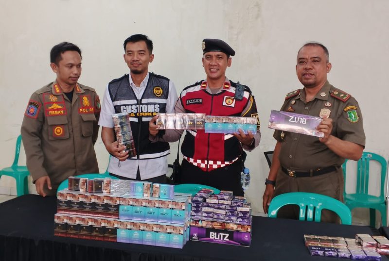 Hasil operasi gabungan peredaran batang rokok ilegal yang disita petugas di sejumlah titik di Kota Sukabumi, Senin (25/5). (Foto: Istimewa)