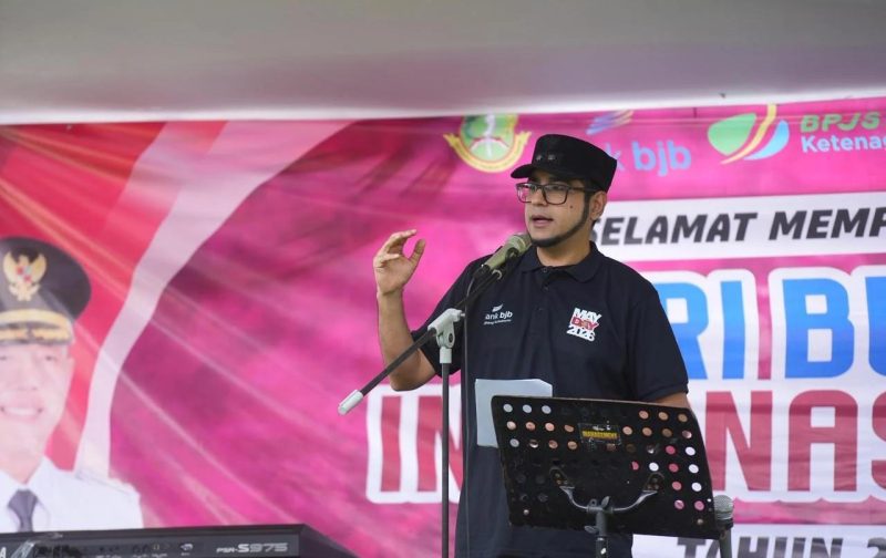 Wakil Wali Kota Sukabumi, Bobby Maulana, saat memberikan sambutan dalam peringatan Hari Buruh Internasional atau May Day 2026 yang digelar di Taman Selabintana, Sabtu (2/5). Foto: Dokpim Kota Sukabumi.
