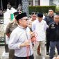 Ketua DPRD Kota Sukabumi, Wawan Juanda, saat menanggapi penyampaian aspirasi yang dilakukan Ormas Garis Sukabumi Raya, di depan Balai Kota, Selasa (5/5). (Istimewa)