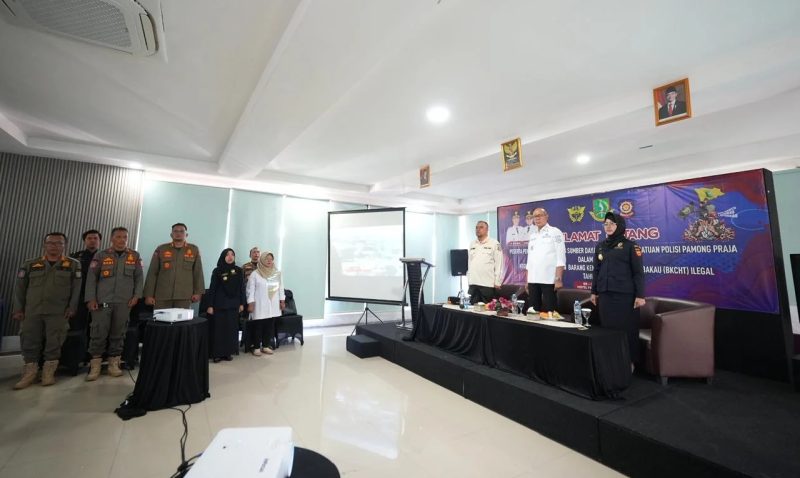 Sosialisasi peningkatan kapasitas anggota Satpol PP dan Damkar Kota Sukabumi dalam upaya pemberantasan rokok ilegal, yang digelar di salah satu hotel, di Jalan Bhayangkara, Rabu (6/5). (Istimewa)