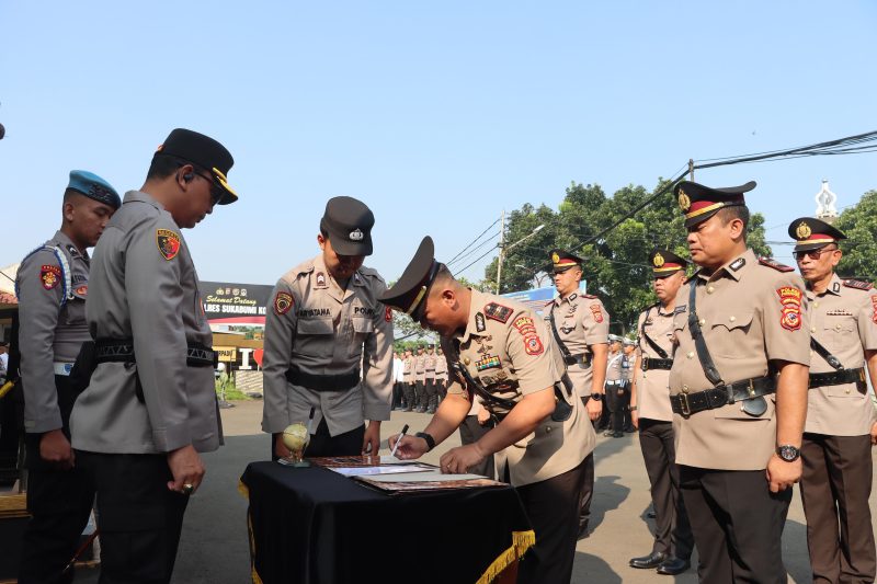 Rotasi besar-besaran terhadap sejumlah Pejabat Utama dan Kapolsek di wilayah hukum Polres Sukabumi Kota. (Humas Polres Sukabumi Kota)