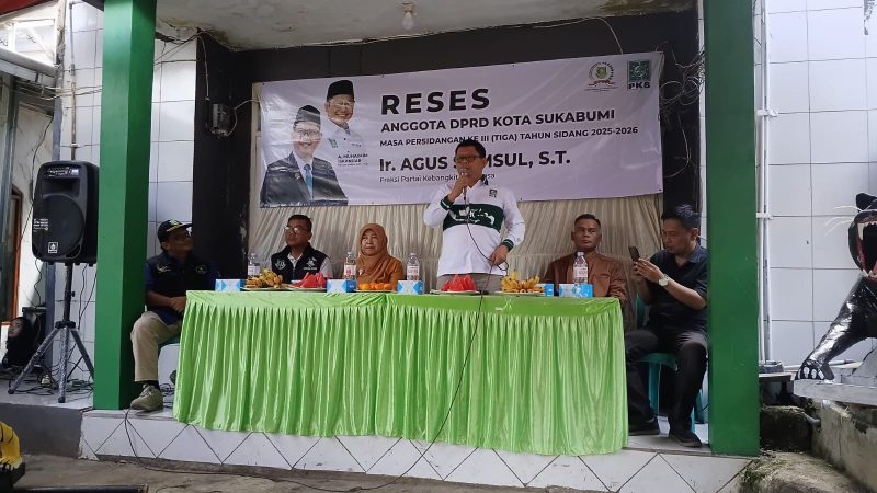 Anggota DPRD Kota Sukabumi dari Fraksi PKB, Agus Samsul, saat menggelar reses masa persidangan ke-III tahun sidang 2025–2026, di Kampung Situawi Pasir RW 11, Kelurahan Karang Tengah engah, Kecamatan Gunungpuyuh, Minggu (24/5). (Foto: Istimewa)