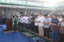 Petugas serta warga binaan Lapas Kelas IIB Sukabumi saat melaksanakan Salat Iduladha 1447 Hijriah, Rabu (27/5). (Foto: Humas Lapas Sukabumi)