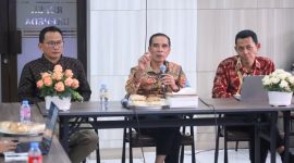 Kepala Bappeda Kota Sukabumi, Hasan Asari (tengah), menghadiri kegiatan sosialisasi verifikasi Renja PD Tahun 2027 yang diikuti seluruh perwakilan SKPD. (Istimewa)