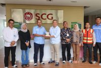 Foto bersama Anggota DPR RI Iman Adinugraha bersama SCG Cikembar
