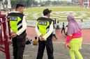 Sejumlah personel Satpam yang bertugas menjaga ketertiban dan kenyamanan di kawasan Lapang Merdeka Kota Sukabumi. (Istimewa)