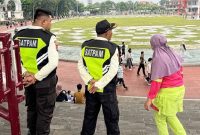 Sejumlah personel Satpam yang bertugas menjaga ketertiban dan kenyamanan di kawasan Lapang Merdeka Kota Sukabumi. (Istimewa)
