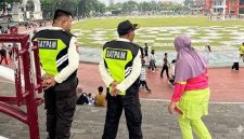 Sejumlah personel Satpam yang bertugas menjaga ketertiban dan kenyamanan di kawasan Lapang Merdeka Kota Sukabumi. (Istimewa)